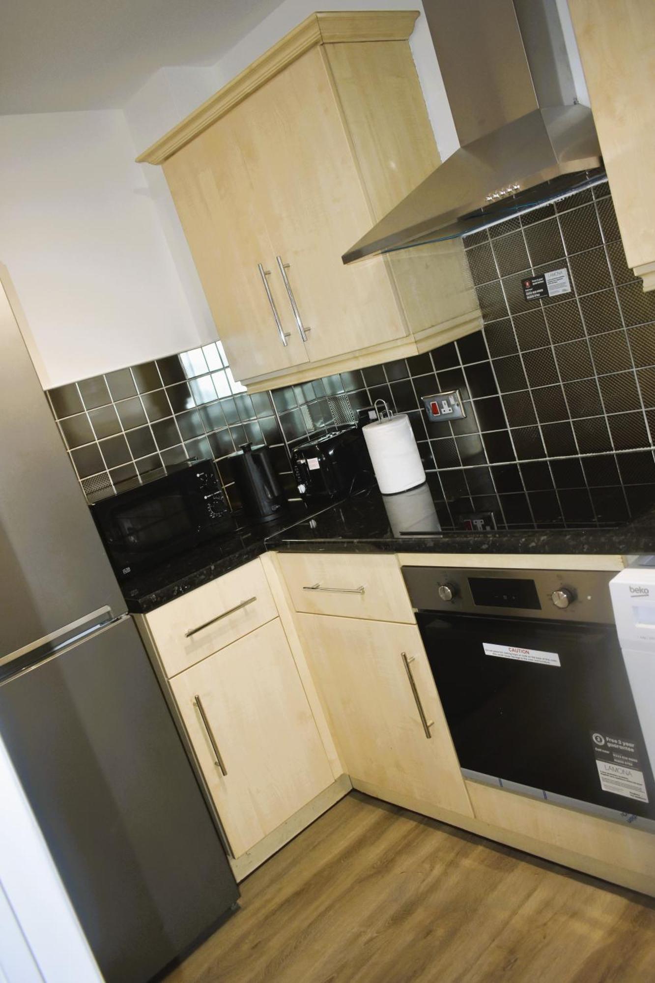 Luxury 2 Bed House With 3 Beds,3 Free Parking Lot In Dartford Near Town Centre, Adjacent Bus Stop, Train Station, Bluewater Mall, 25Mins To London City Airport,20 Miles From Central London Екстериор снимка